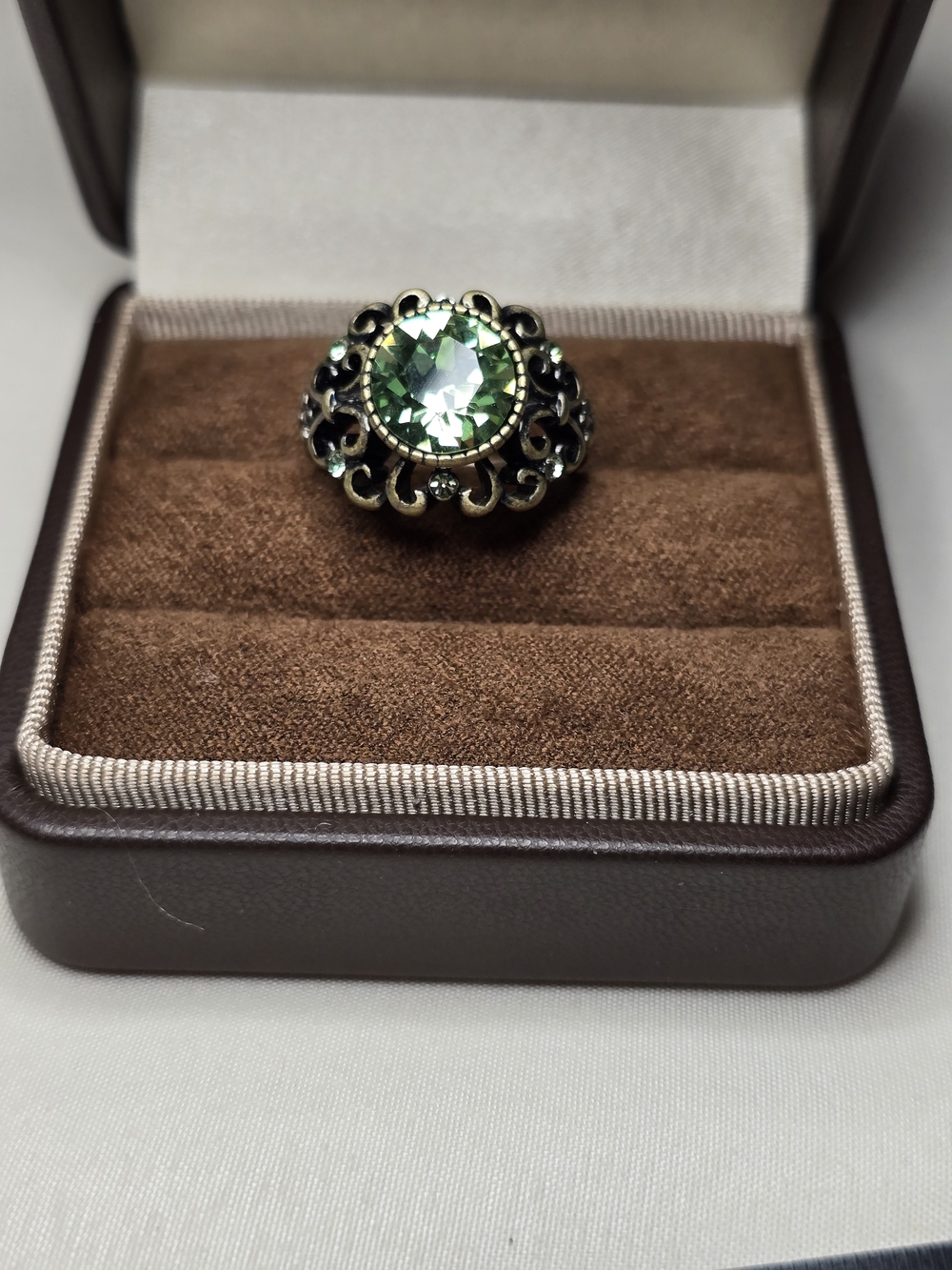 🌟3 for $18!🌟 Vintage-Inspired Green Gem Scrollwork Ring